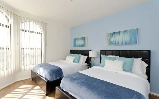 Downtown LA City View Suite