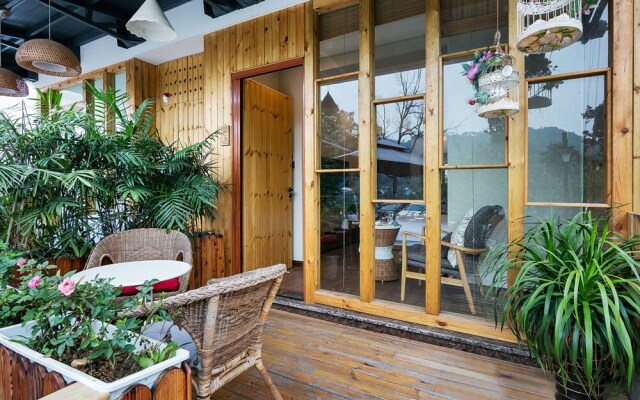 Hangzhou PuYu Travelling with Hotel