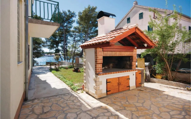 Three-Bedroom Apartment in Brodarica