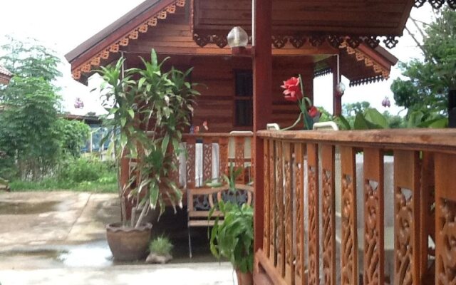 Ruean Kaew Mongkorn Resort
