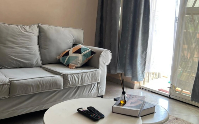 Cozy room with WIFI,parking space close to everything