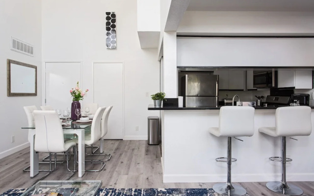 Extravagant Hollywood Cosmo Suites