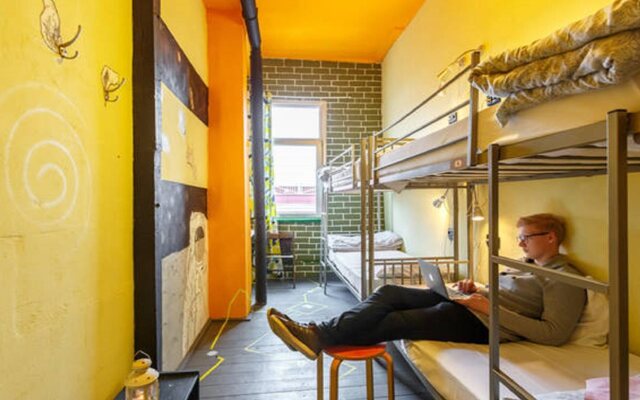 Fabrika Hostel & Gallery