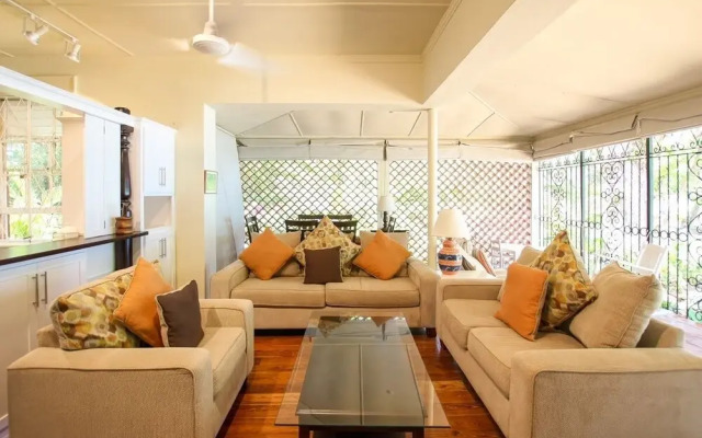 Beachfront Classic 3-bed House - Whitecaps by BSL Rentals