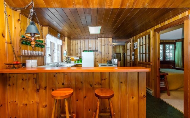 Deja Blue~mary Lake Boathouse~full of Charm!