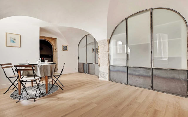 Authentic Apartment - 2br/4p - Monnaie