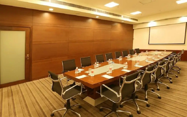 DLF Club 5