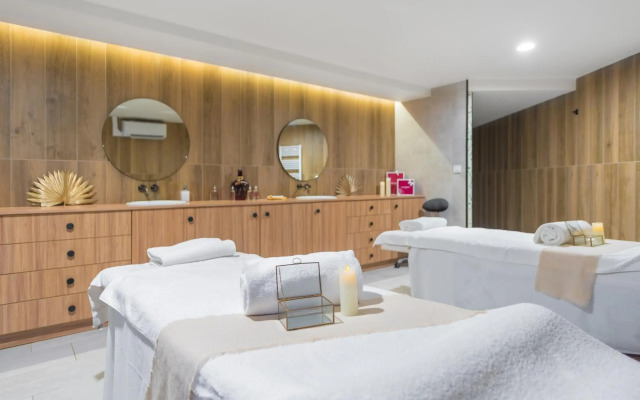 Golden Tulip Lyon Ouest Techlid Hotel & Spa