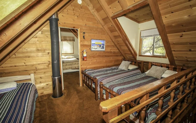 Cabin On The Lake - 2 Br cabin by RedAwning