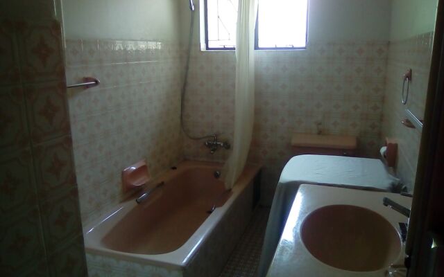 Elegant Upstairs Apartment