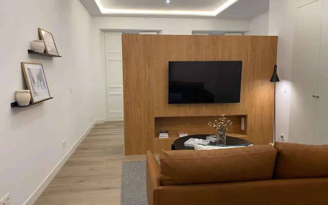 w Warm Modern 1BR Apartment in Chueca