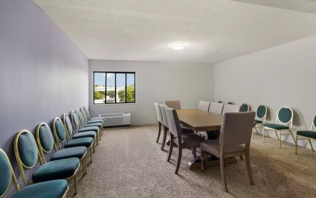OYO Townhouse Houston Airport North