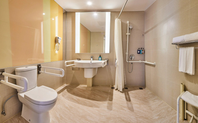 Holiday Inn Express Shanghai Zhenping by IHG