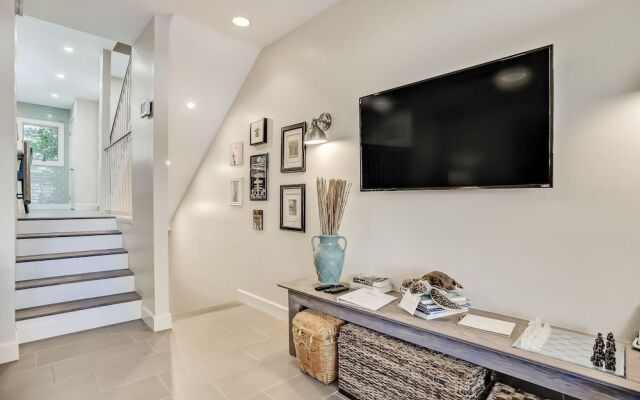 Oceanside Townhouse with Ocean View and Access to the Deck by RedAwning