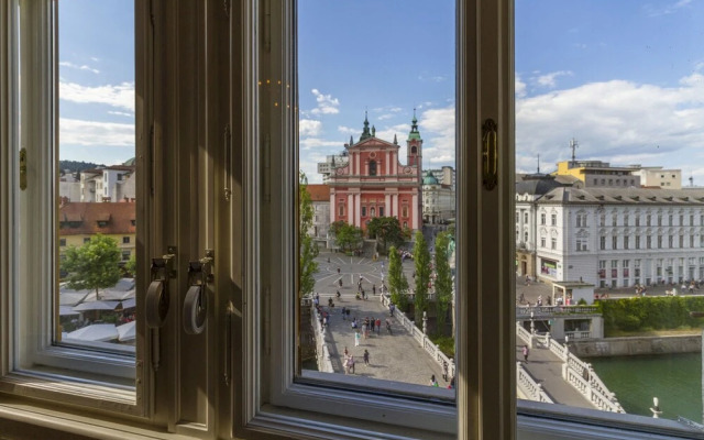 Filip Palace Luxurious Apartment