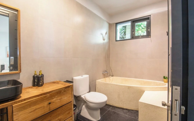 Luxurious 6BR Clifftop Villa, 5 Minutes to Bingin