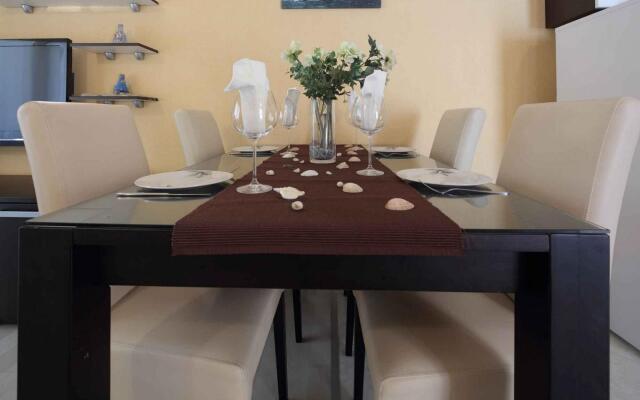 Goran - in the center of the city - A3-CRNO-BIJELI (2+2)