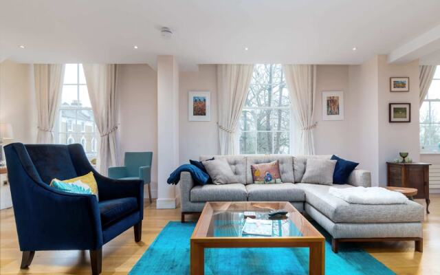 Spacious Apartment in Clapham Town by Guestready