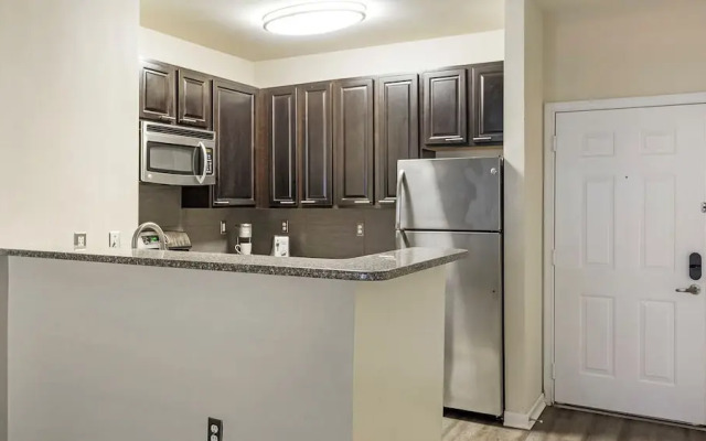 Landing Amazing 2bd, Gym, Pool