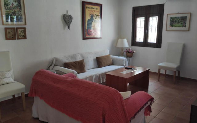 Chalet con piscina privada, natural y acogedor