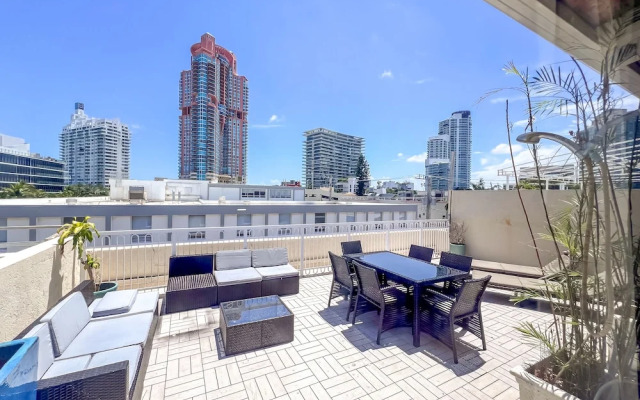 Apartments at 100 Collins