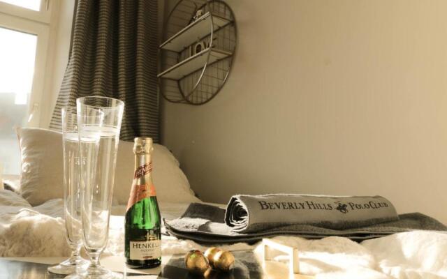 Charming Apartment: only 10 Minutes to the Center