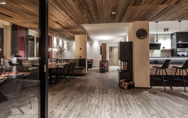Attractive Apartment With ski Storage Room