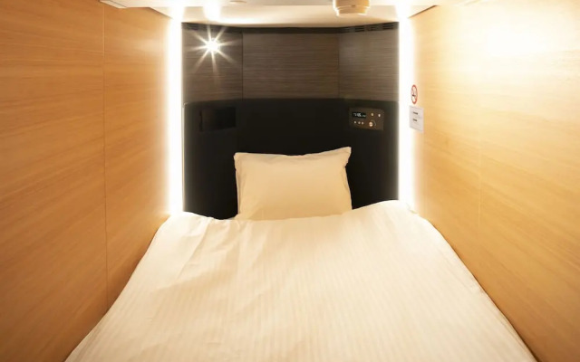 PLAZA EAST CABIN - Caters to men