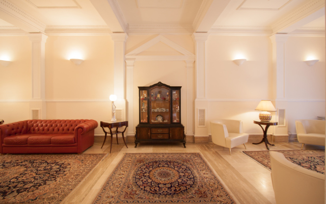 Laurentia Hotel