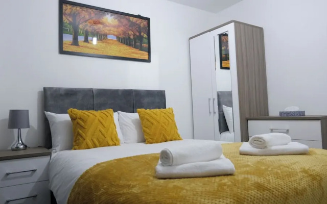Modern House - 3 Bedrooms - 1 Bath - Mancity