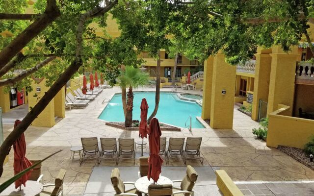 Hilton Phoenix Tapatio Cliffs Resort