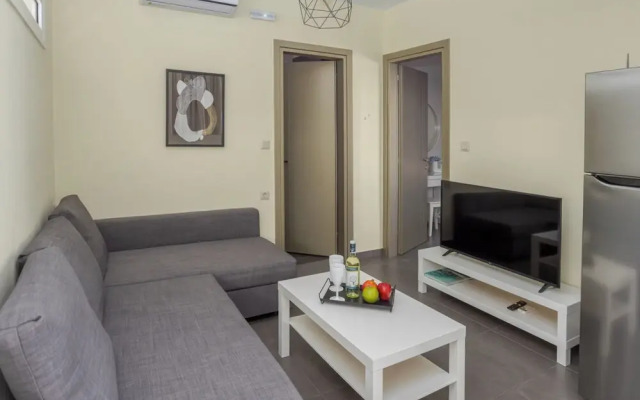 Fresh 1 Bd Apt with Patio in Heraklion