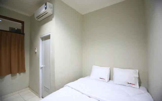 RedDoorz Karet Pedurenan