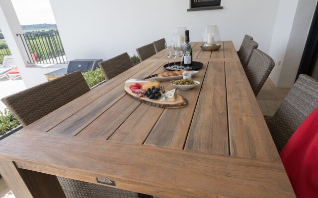 Modern Villa in Azille with Private Pool and Jacuzzi