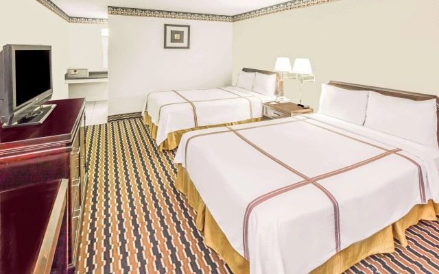 Travelodge by Wyndham Shreveport LA