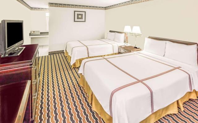 Travelodge by Wyndham Shreveport LA