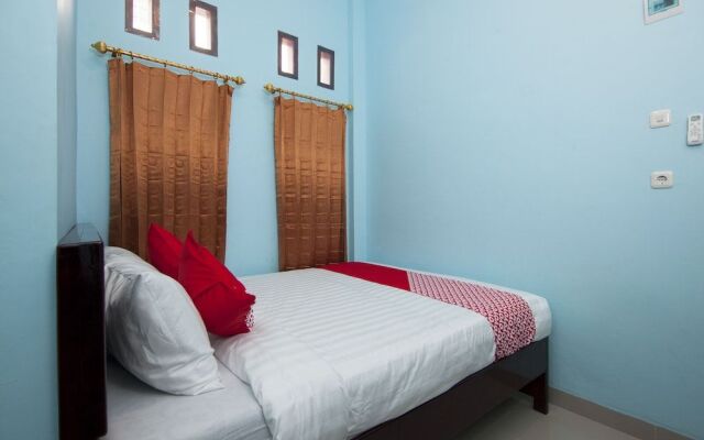 OYO 1235 Tona Residence