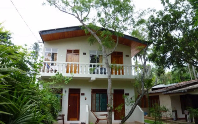 Unawatuna Beach Bunglow