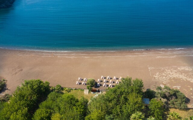 Eden Bungalows and Beach