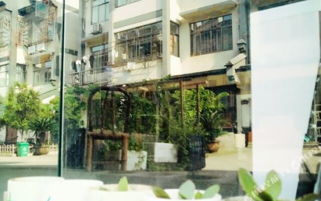 The One Youth Hostel