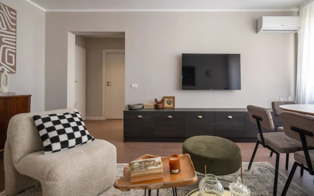 Views of all the Palaces 2BR Stunner