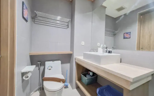 Warm And Minimalist Studio Apartment At Patraland Amarta