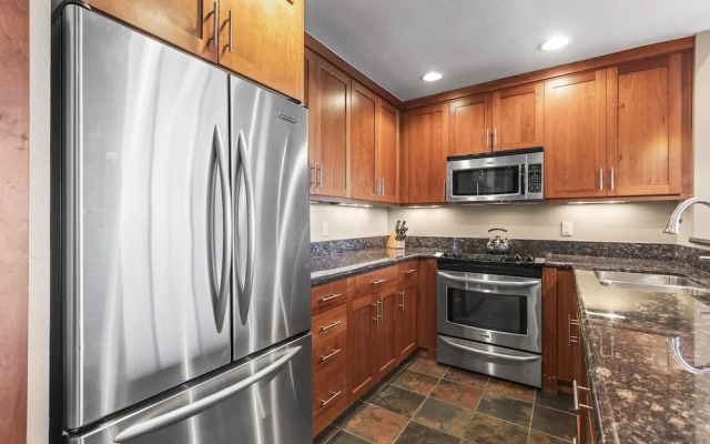 Snow Flower 123 3 Bedroom Condo