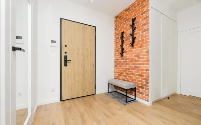 Bright Apartment With Parking by Renters