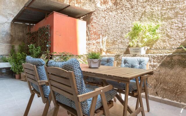 Cozy Flat with Terrace & Patio near Lycabettus