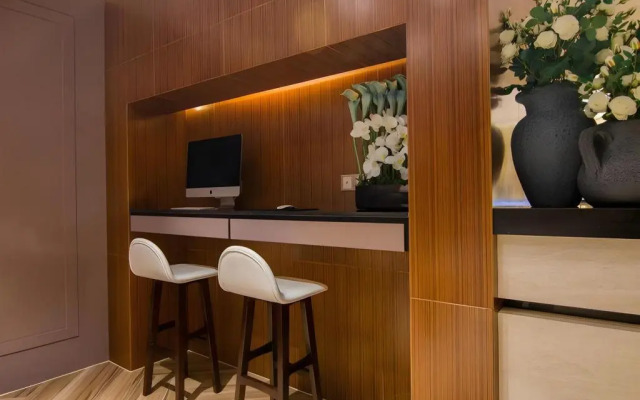 Yitel Premium (Shanghai Wujiaochang Metro Station)