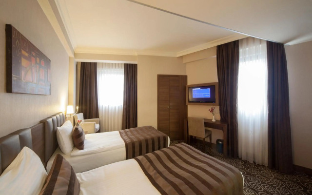 V Hotel Bencoolen