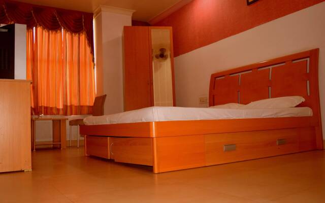 OYO 13365 Hotel Teg Royal