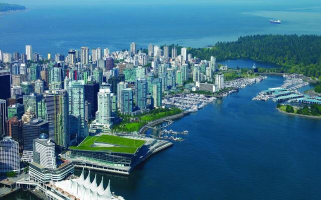 Holiday Inn & Suites Vancouver Downtown by IHG