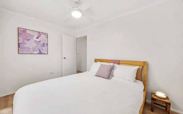 Family Home Near Cafes and Surf Beaches – Guest Rooms – Buddina